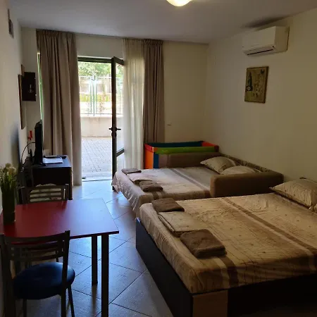 One 112 аll-season в св св константин и елена Apartament Warna